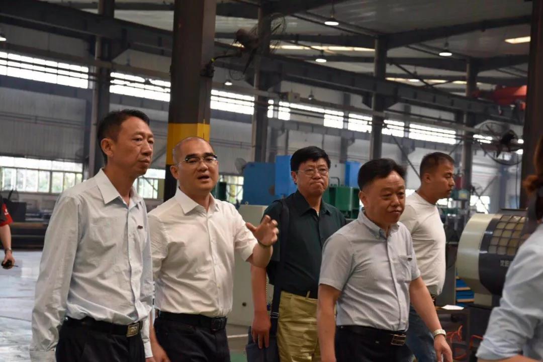 熱烈歡迎南京輪挖協(xié)會考察團(tuán)走進(jìn)勤牛參觀交流